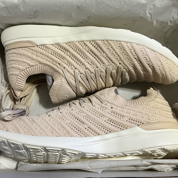 NIB APL Unisex Techloom Wave - Warm Silk/ Ivory - Men’s 8.5 or Women’s 10 - Picture 7 of 7